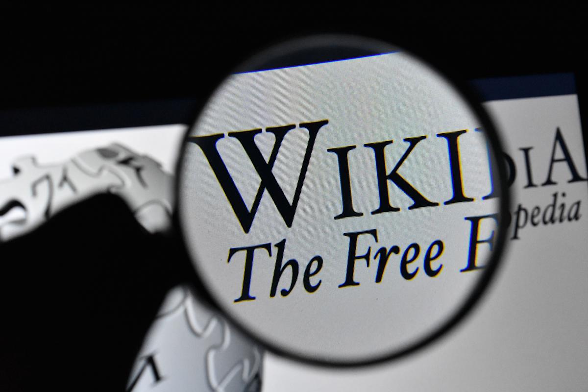 Wikimedia says AI bots and summaries are hurting Wikipedia's traffic