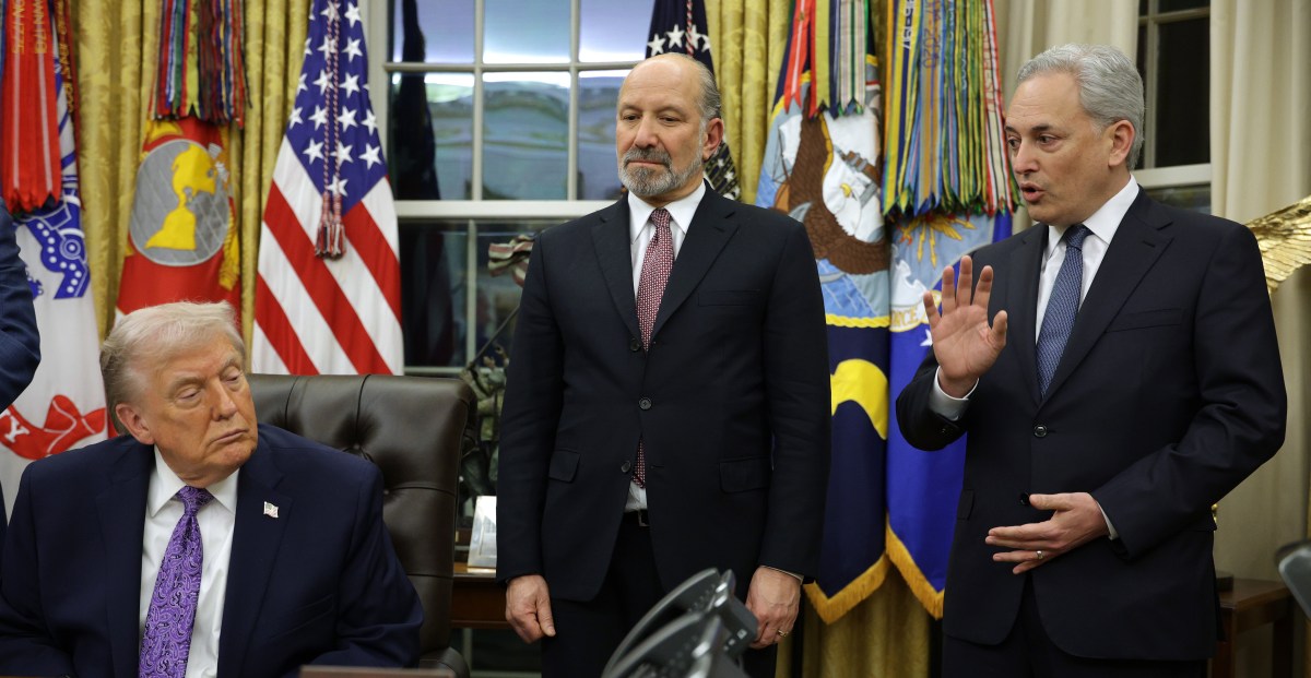 Trump signs AI executive order pushing to ban state laws