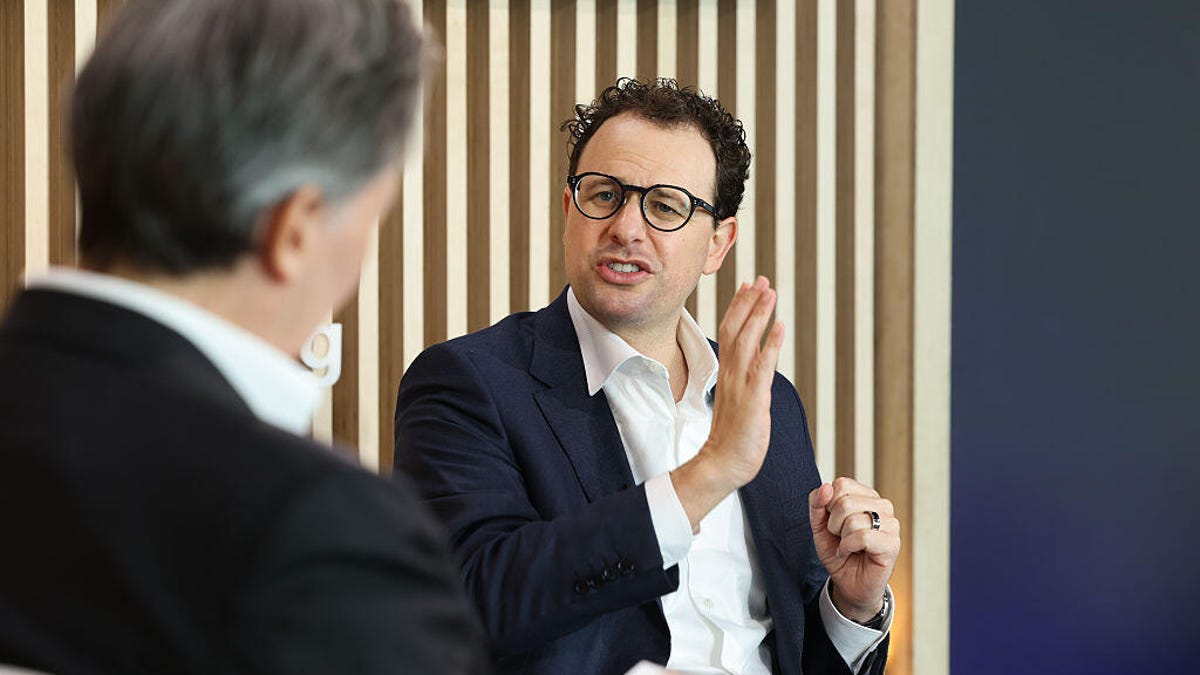 Trump Orders Federal Halt to Anthropic’s Claude AI Over Surveillance Concerns