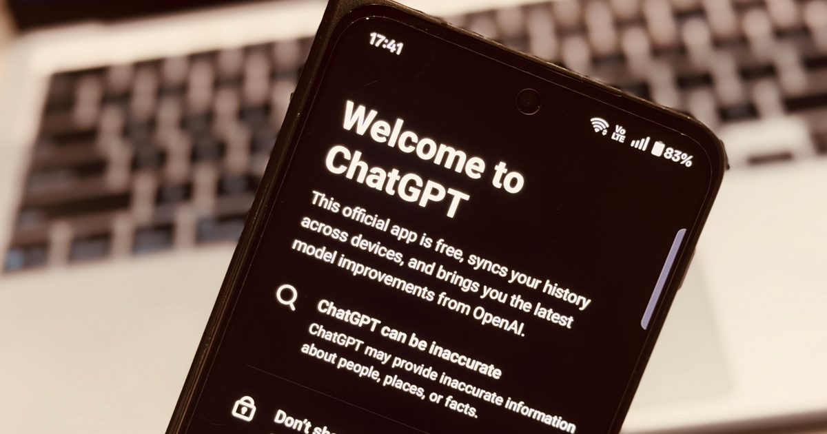 AI Chatbots Converge on Similar Ideas, Limiting Creative Diversity