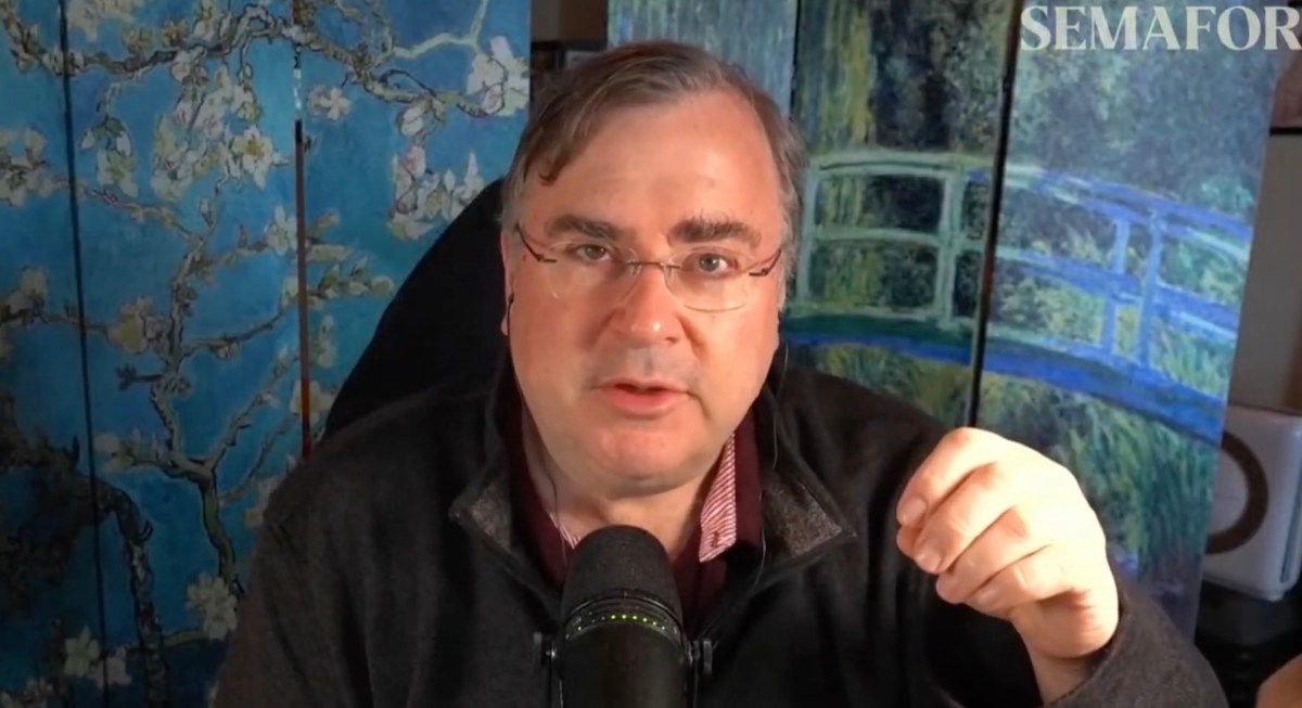 Reid Hoffman backs token‑maxxing as firms track AI usage