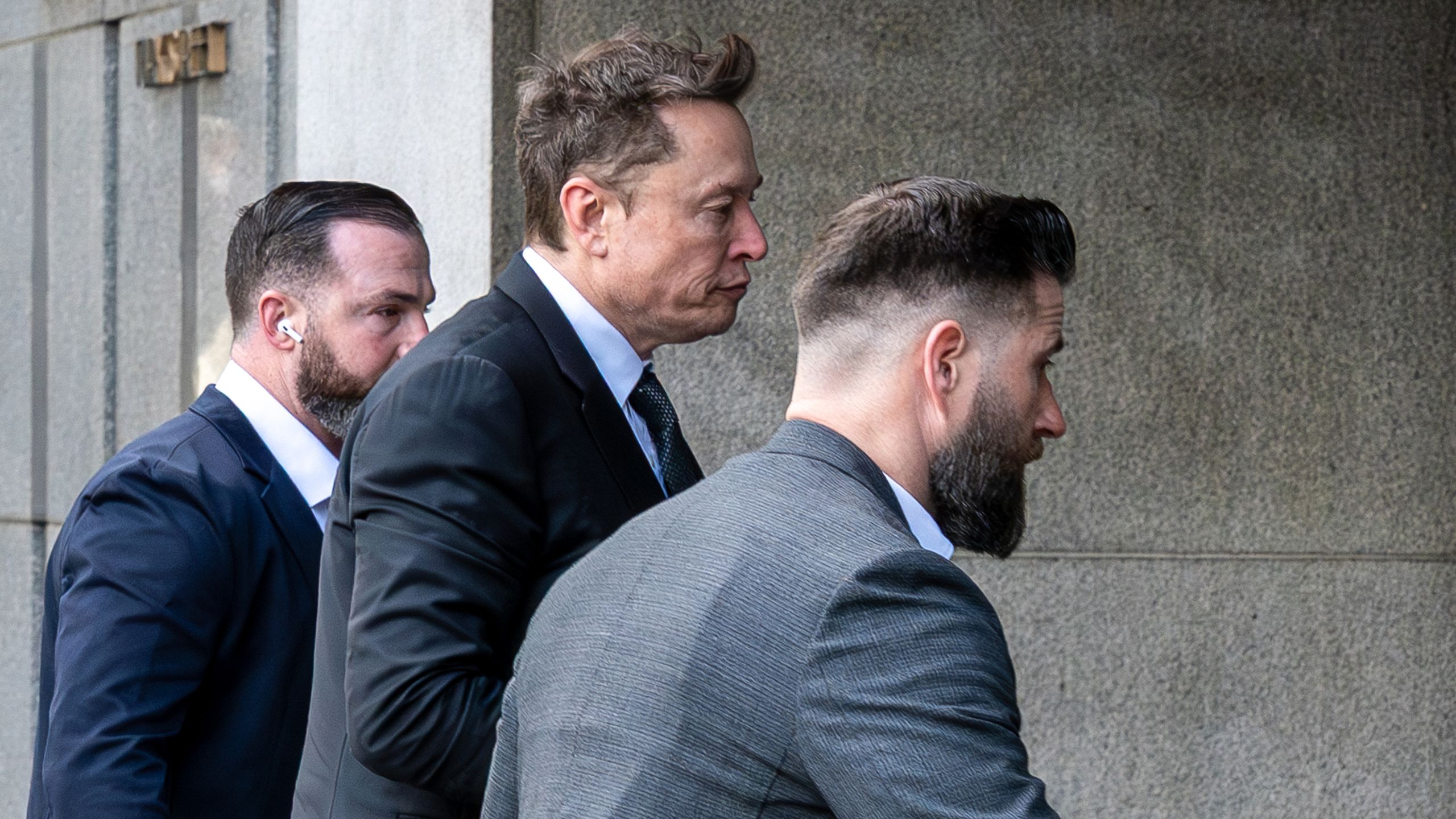 Judge Bars AI Extinction Debate in Musk-OpenAI Trial, Keeps Focus on Corporate Dispute