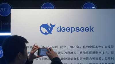 DeepSeek unveils V4 Flash and V4 Pro models, claiming open‑weight lead