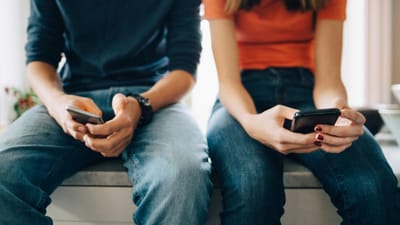 OpenAI Introduz Novas Regras de Segurança para Adolescentes no ChatGPT Amidst Crescente Scrutínio Regulatório